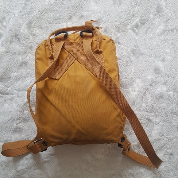 fjallraven mini kanken backpack in yellow - Picture 3 of 4